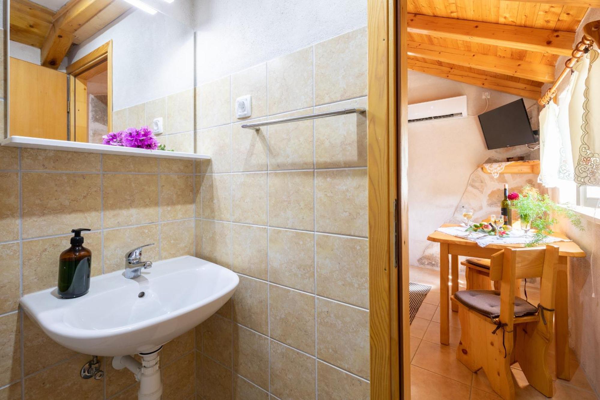 Stone House Harmony Apartment Zrnovo Bilik gambar